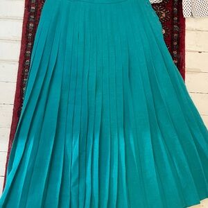 Elegant Jaeger London Teal Pleated Skirt 28” Waist